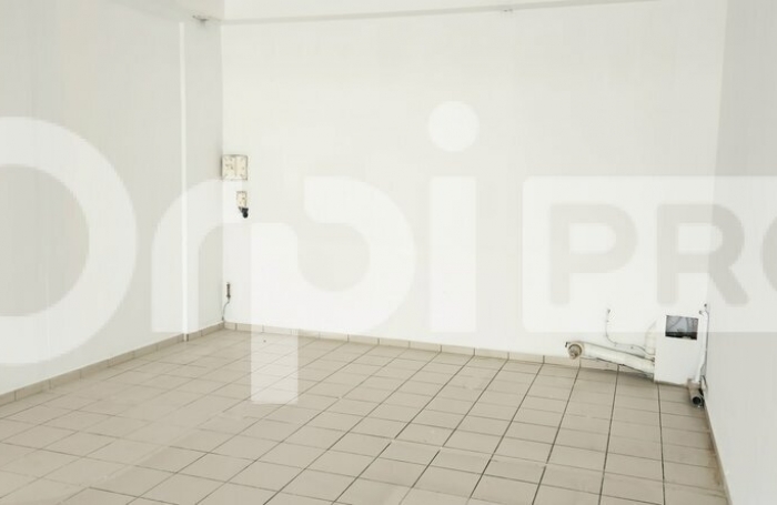 avec ORPI  boutarel , louez votre local au Gosier sur un axe tr&egrave;s passant