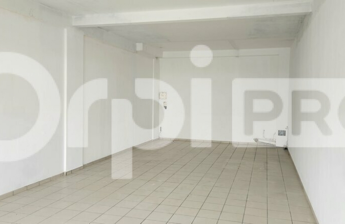 avec ORPI  boutarel , louez votre local au Gosier sur un axe tr&egrave;s passant