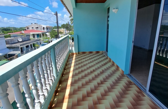 RARE - IMMEUBLE DE RAPPORT DANS LE CENTRE DU GOSIER