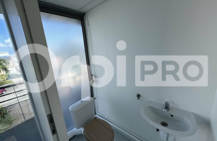 Avec Orpi BOUTAREL louez à Jarry votre bureau de 47m2