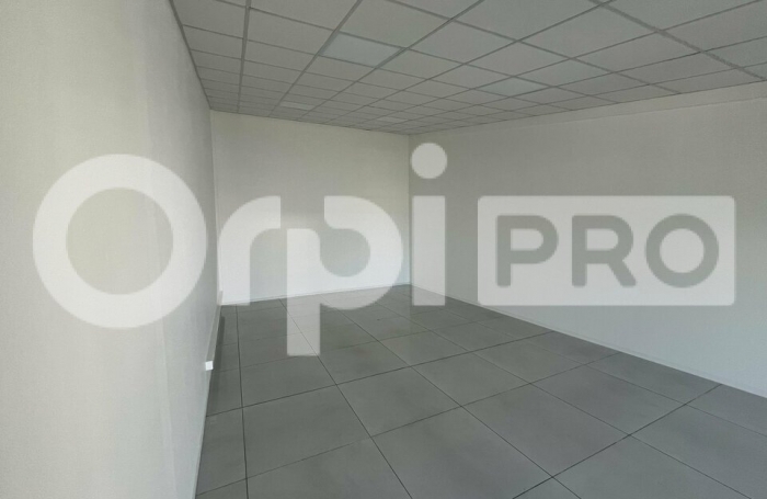 Avec Orpi BOUTAREL louez à Jarry votre bureau de 47m2