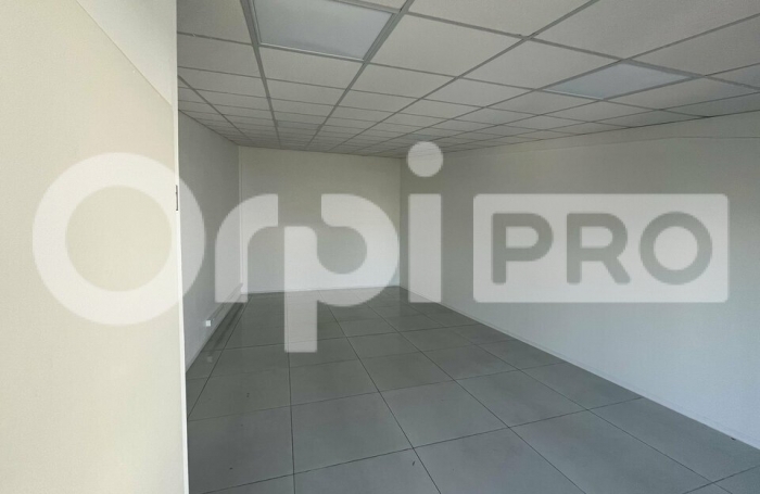 Avec Orpi BOUTAREL louez à Jarry votre bureau de 47m2