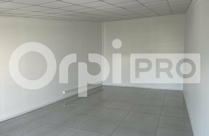 Avec Orpi BOUTAREL louez à Jarry votre bureau de 47m2