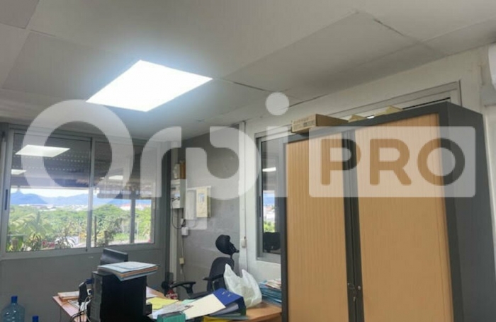 Avec ORPI BOUTAREL louez 52M2 de Bureaux &agrave; jarry