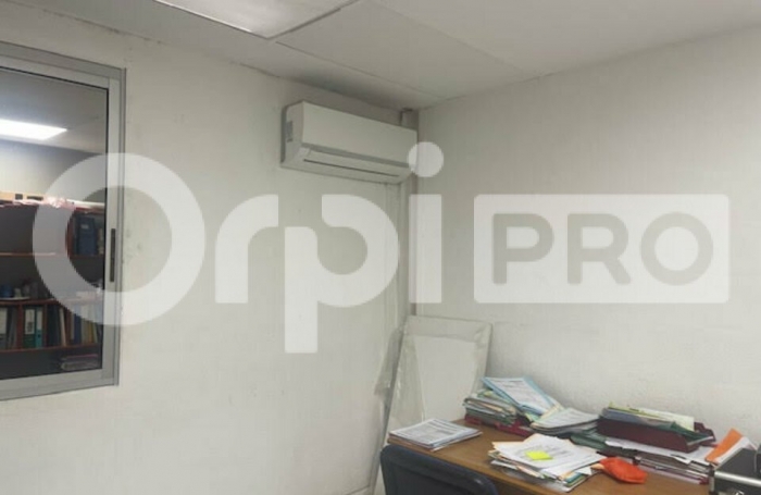 Avec ORPI BOUTAREL louez 52M2 de Bureaux &agrave; jarry