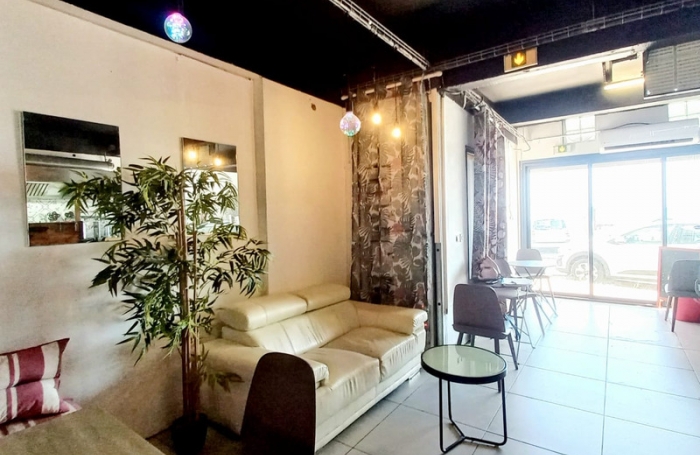 Location Local commercial 80m&sup2; 3 pi&#232;ces Saint François
