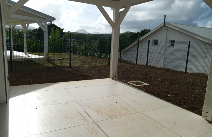 VILLA T4 en R+1 - VERNOU 97170 PETIT-BOURG