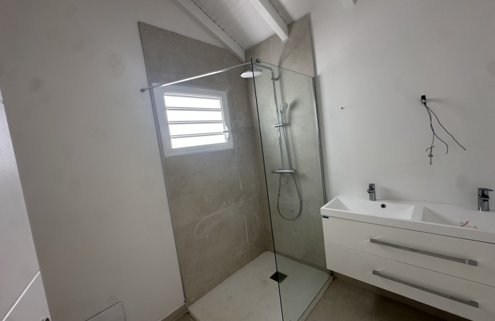 VILLA T5 en R+1 - VERNOU 97170 PETIT-BOURG