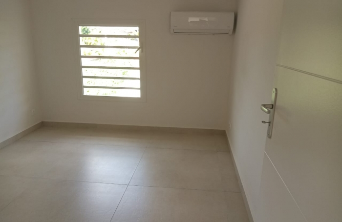 VILLA T5 en R+1 - VERNOU 97170 PETIT-BOURG