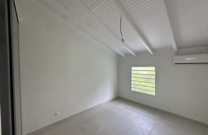 VILLA T5 en R+1 - VERNOU 97170 PETIT-BOURG