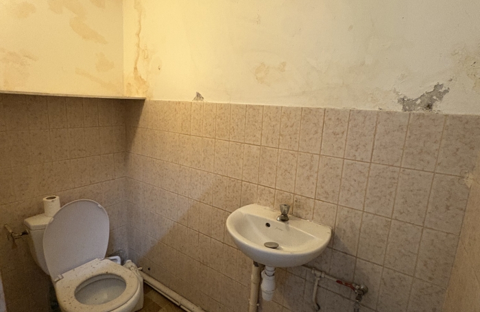 LOCAL COMMERCIAL PROCHE MARCHE AUX EPICES POINTE-A-PITRE