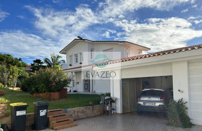 Villa 325m2 sur 2 niveaux - 8 chambres- Vue Mer - SCHOELCHER