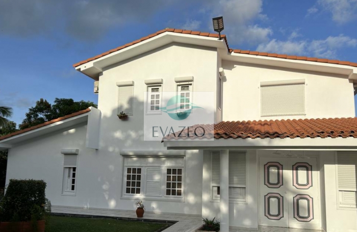 Villa 325m2 sur 2 niveaux - 8 chambres- Vue Mer - SCHOELCHER