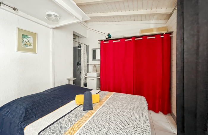 Rare T3 sur Jardin. Résidence fermée avec piscines. Accès marina.