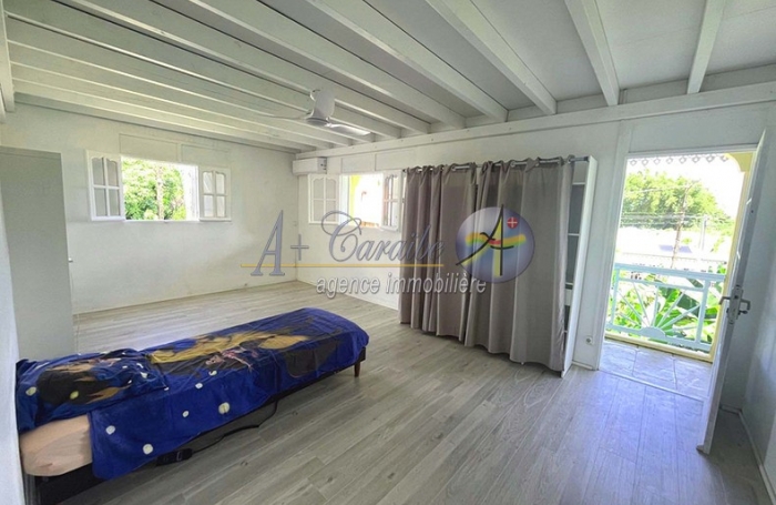 Maison familiale d'architecture cr&eacute;ole sur deux niveaux - Trois logements ind&eacute;pendants