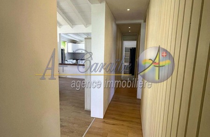 Maison familiale d'architecture cr&eacute;ole sur deux niveaux - Trois logements ind&eacute;pendants