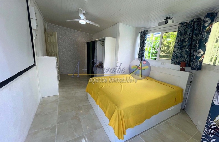 Maison familiale d'architecture cr&eacute;ole sur deux niveaux - Trois logements ind&eacute;pendants