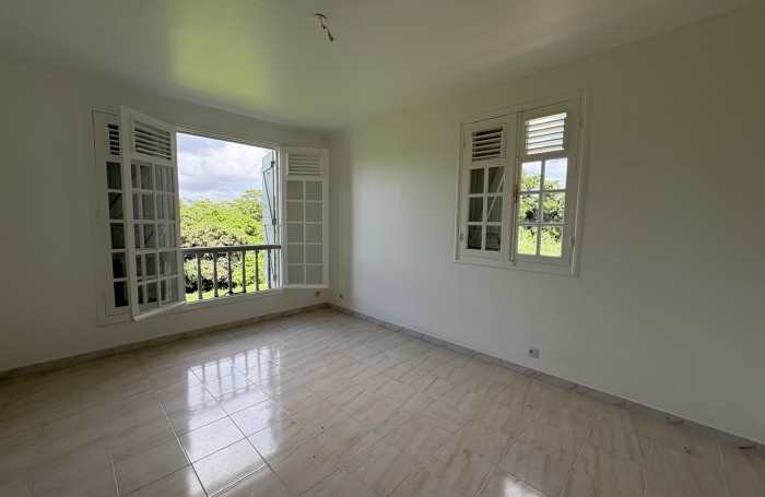 SPACIEUX APPARTEMENT T5 PIERRET LAMENTIN