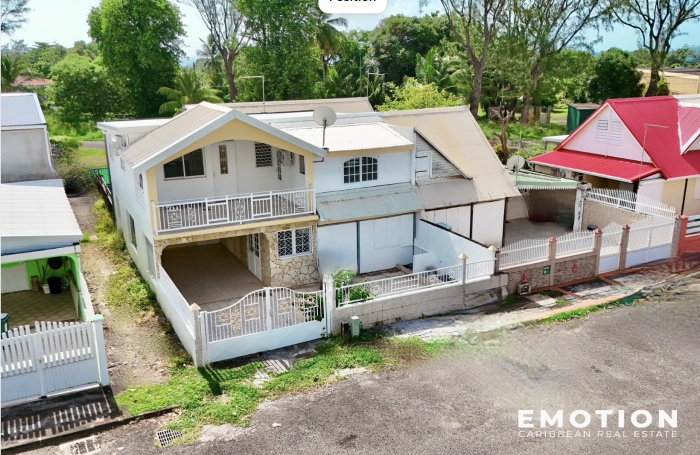 Maison Mitoyenne de 136 m2 - CAPESTERRE BELLE EAU