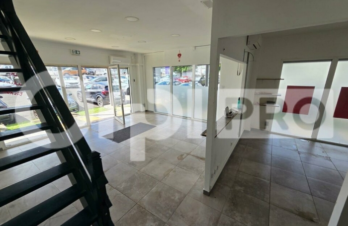 A LOUER - Galerie de Houelbourg - Jarry