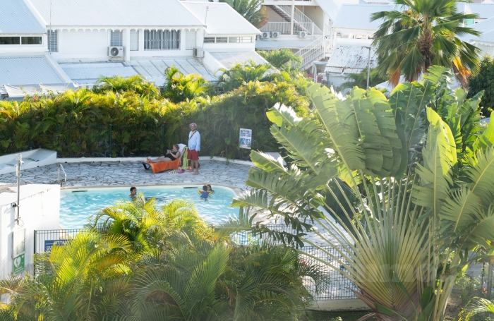 Charmant duplex meublé   Vue marina & piscine.