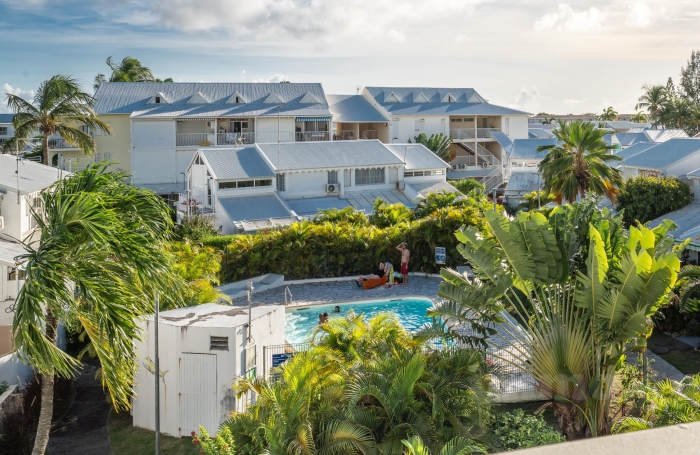 Charmant duplex meublé   Vue marina & piscine.