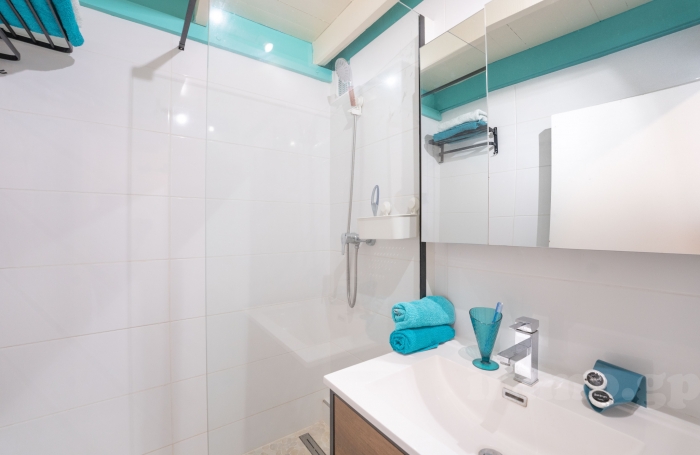 Charmant duplex meublé   Vue marina & piscine.