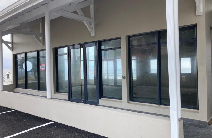 VIEUX FORT : R&eacute;sidence La Rose Des Vents,  Local professionnel 103m2