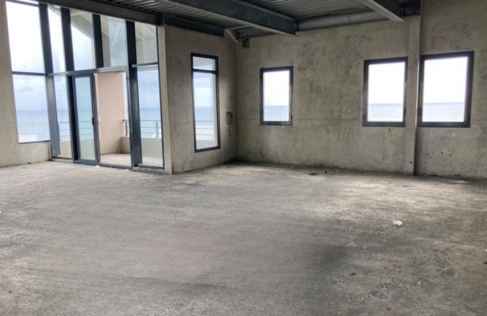 VIEUX FORT : R&eacute;sidence La Rose Des Vents,  Local professionnel 103m2