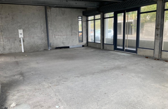 VIEUX FORT : R&eacute;sidence La Rose Des Vents,  Local professionnel 103m2