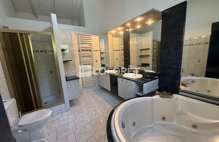 Vente Maison 291.95m&sup2; 5 pi&egrave;ces Les Abymes