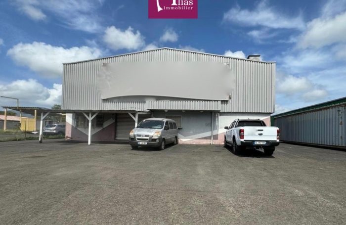 &Agrave; LOUER LOCAL COMMERCIAL DE 260 M2 DANS LA ZAC DE NOLIVIER &Agrave; STE-ROSE