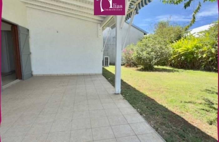 Maison mitoyenne F4 avec jardin privatif &agrave; Houelbourg SUD.