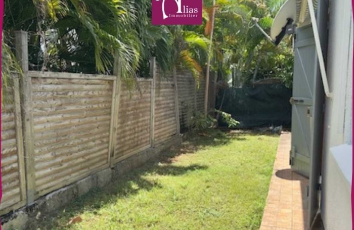 Maison mitoyenne F4 avec jardin privatif &agrave; Houelbourg SUD.