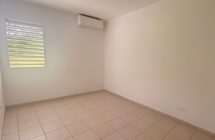 A VENDRE en exclusivit&eacute; - appartement T3 avec jardin dans r&eacute;sidence avec piscine au LAMENTIN