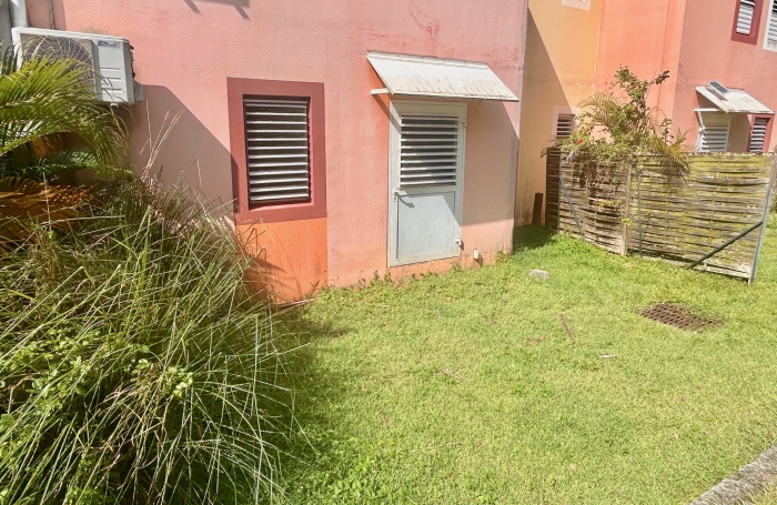 A VENDRE en exclusivit&eacute; - appartement T3 avec jardin dans r&eacute;sidence avec piscine au LAMENTIN