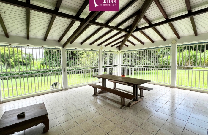 &Agrave; louer - Villa F6 meubl&eacute;e de 216m2 + Bungalow - Castel, Lamentin
