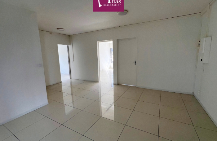 &Agrave; louer - Local de 85m2 - Premier &eacute;tage - Jarry