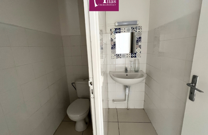 &Agrave; louer - Local de 85m2 - Premier &eacute;tage - Jarry