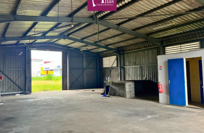 &Agrave; louer - D&eacute;p&ocirc;t 250m2 sur terrain de 1200m2 - ZAC de Nolivier - Sainte-Rose