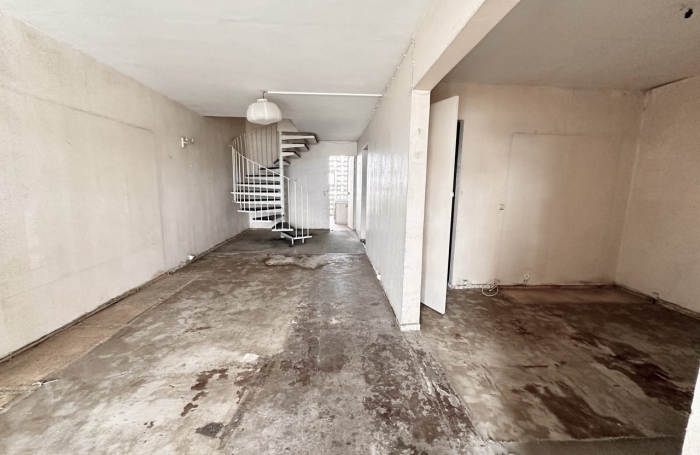 A VENDRE T5 DUPLEX de 98 m2 &agrave; RENOVER - Tour Anquetil 4 - LES ABYMES