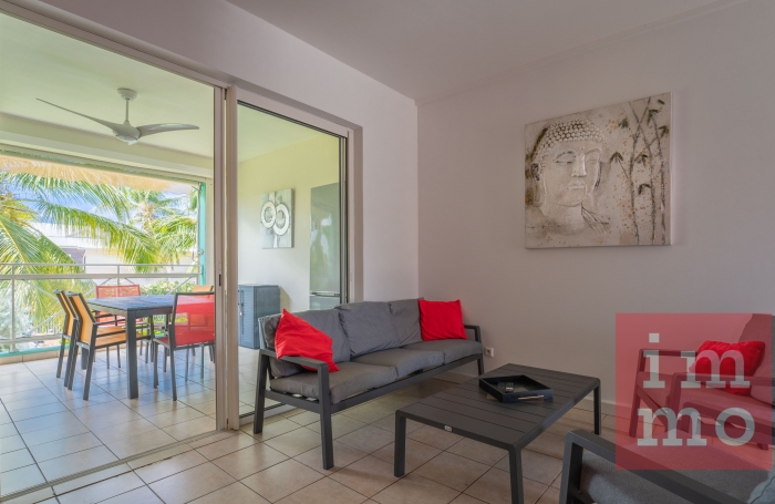 RARE appartement 3 chambres   Vue piscine, jardin et petite vue mer. Accès plage.