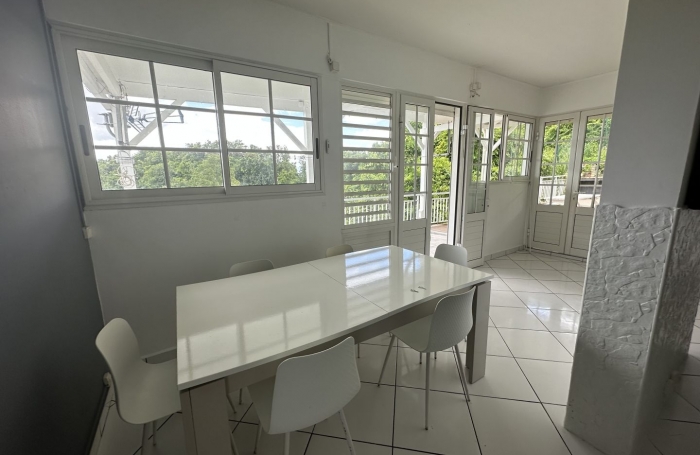 Location Appartement 104.16m² 5 pièces Les Abymes