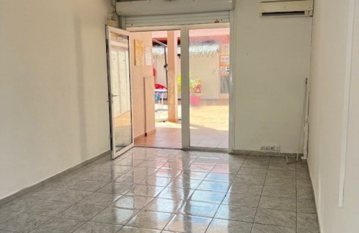 LOCAL COMMERCIAL 23M2 GALERIE COMMERCIALE EN CENTRE VILLE