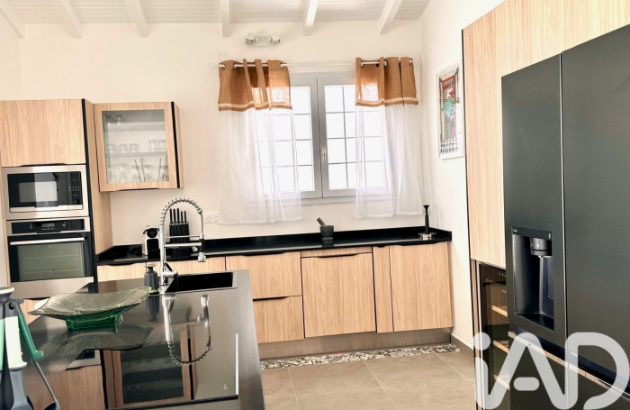 Vente Divers 134m&sup2; 5 pi&#232;ces Bouillante