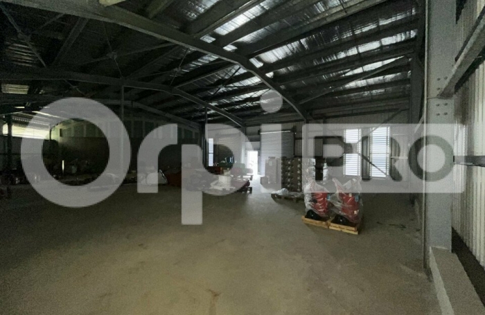 Orpi Boutarel vous propose de louer un entrepôt en plein coeur de petit-pérou.