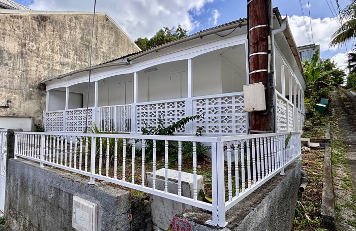 Maison de ville proche commodités - Agence LONGFORT IMMOBILIER