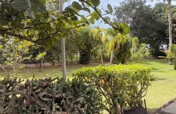 Vente Appartement 74m&sup2; 4 pièces Les Abymes