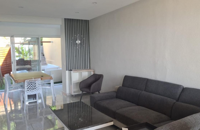 Belle villa récente T5 meublée avec piscine et vue mer