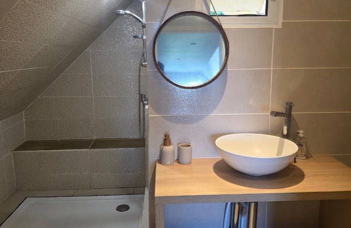 Belle villa récente T5 meublée avec piscine et vue mer